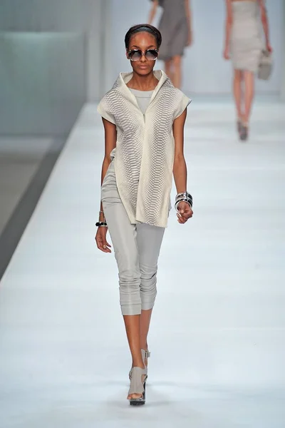 Look 19